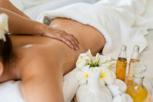 Anwendung: Ganzkörpermassage mit Duftöl 60 Min
